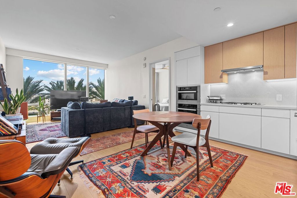 877 Francisco Street 1112