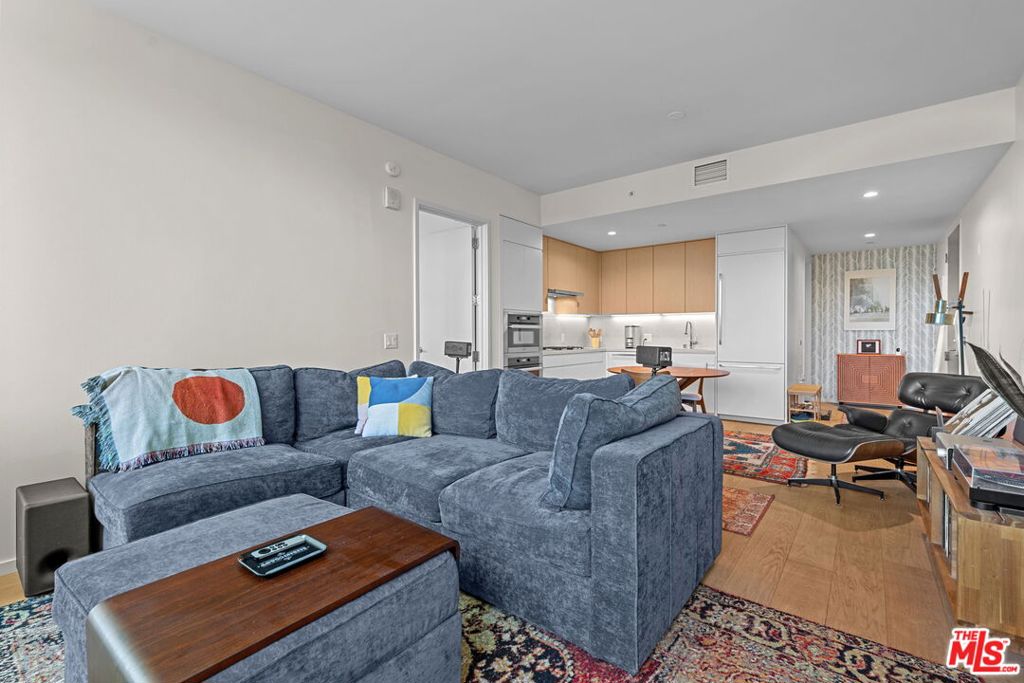 877 Francisco Street 1112