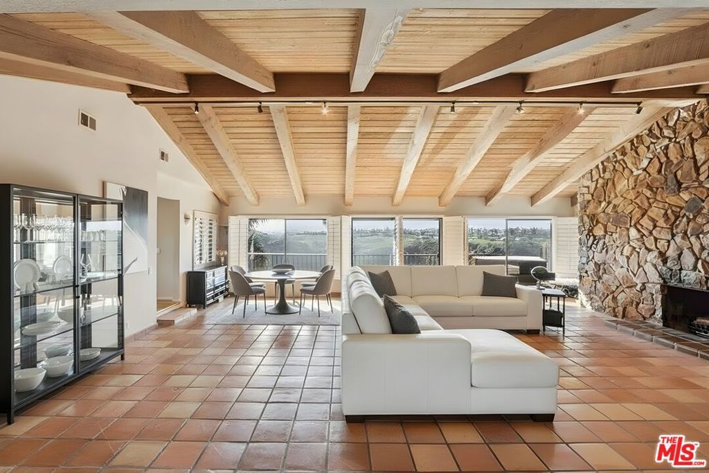 Photo of 1821 Calle Petaluma, Thousand Oaks, CA 91360 (MLS # 26641543)