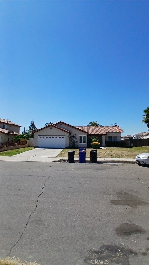 Photo of 1273 W Woodcrest ST, Bloomington, CA 92316 (MLS # CV26168142)