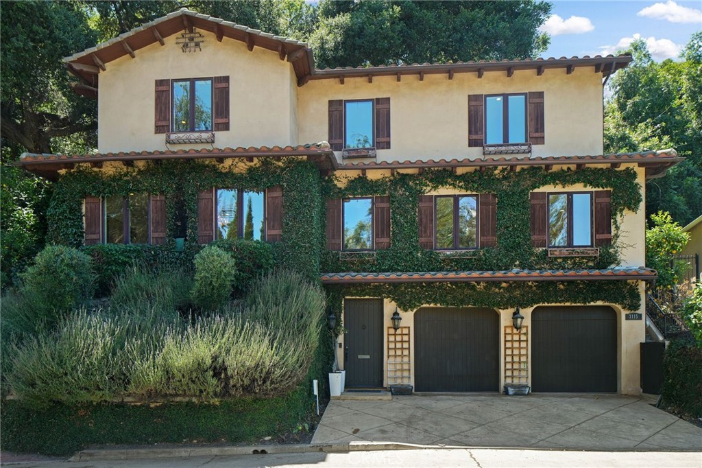 Beautiful Tuscan Villa, on a tree lined culd-de-sac walking distance to Ventura Blvd. Excellent central location near the Hollywood Bowl, all the great Hollywood restaurants, entertainment venues and the restaurants on Ventura Blvd. Large chef remodeled kitchen with plenty of storage connect to ample dining room with mountain views. Living Room is elegant with wood floors and cozy fireplace. Next level has all large bedrooms with private bathrooms and large closets. Backyard is low maintenance with room for family dinners and entertainment with plenty of privacy. Location is amazing with quick access to the 101 to connect to LA or the Valley.