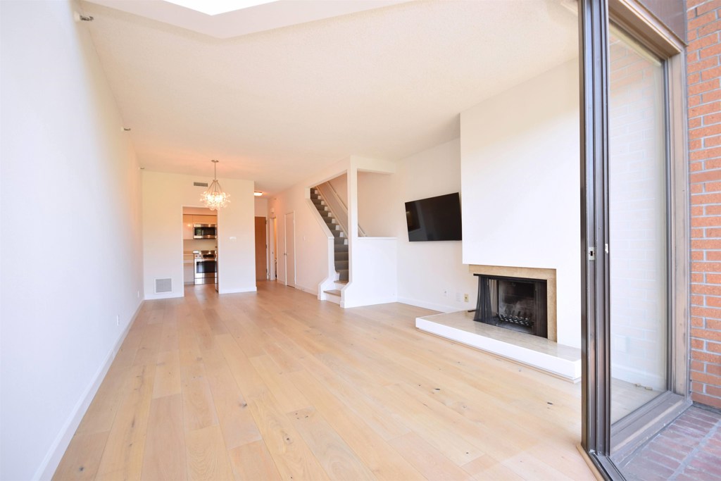 101 101 Lombard St 109E