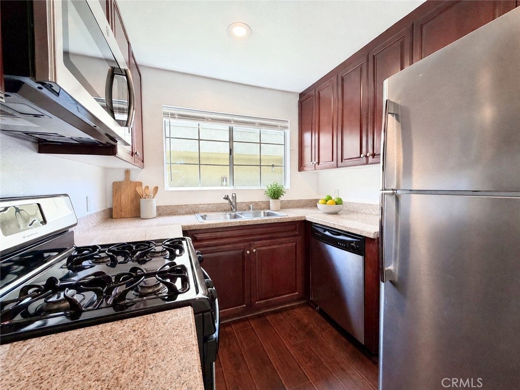 21500 Burbank 328