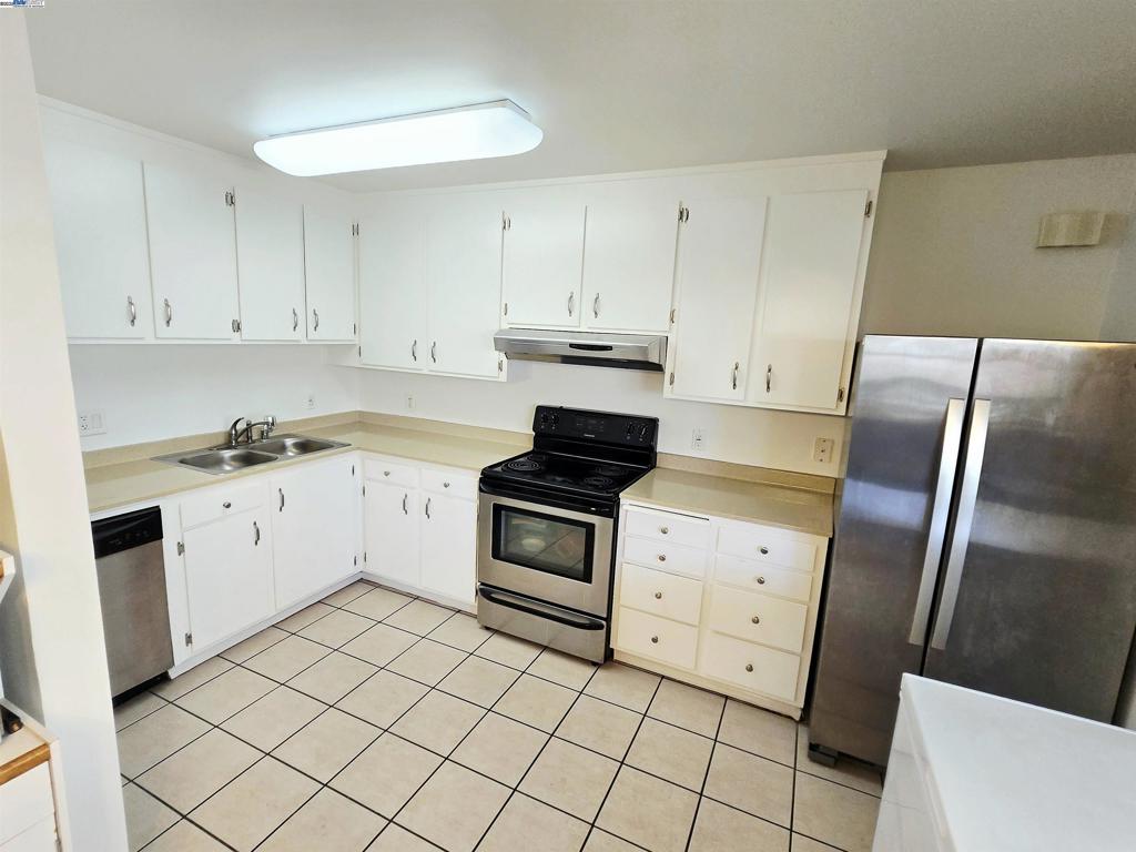670 Fargo Ave 2
