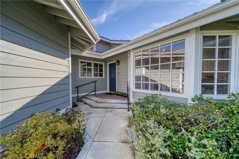 Photo of 32 Dover Pl, Manhattan Beach, CA 90266 (MLS # SB26018688)