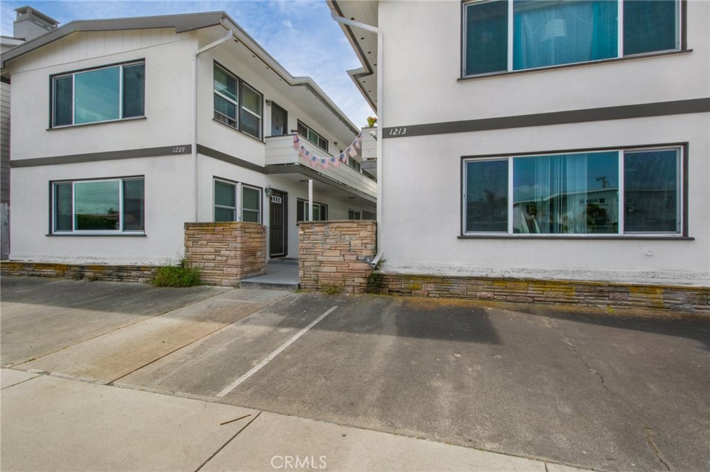 1209 W Balboa Boulevard