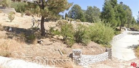 Photo of 764 Brentwood Dr, Lake Arrowhead, CA 92352 (MLS # RS26081821)