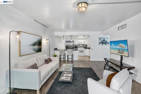 Photo of 500 500 N St St #205, Sacramento, CA 95814 (MLS # 41124028)