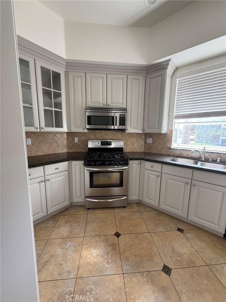 4904 Laurel Canyon 101