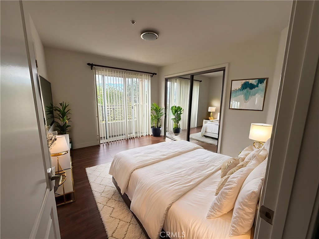 4904 Laurel Canyon 101