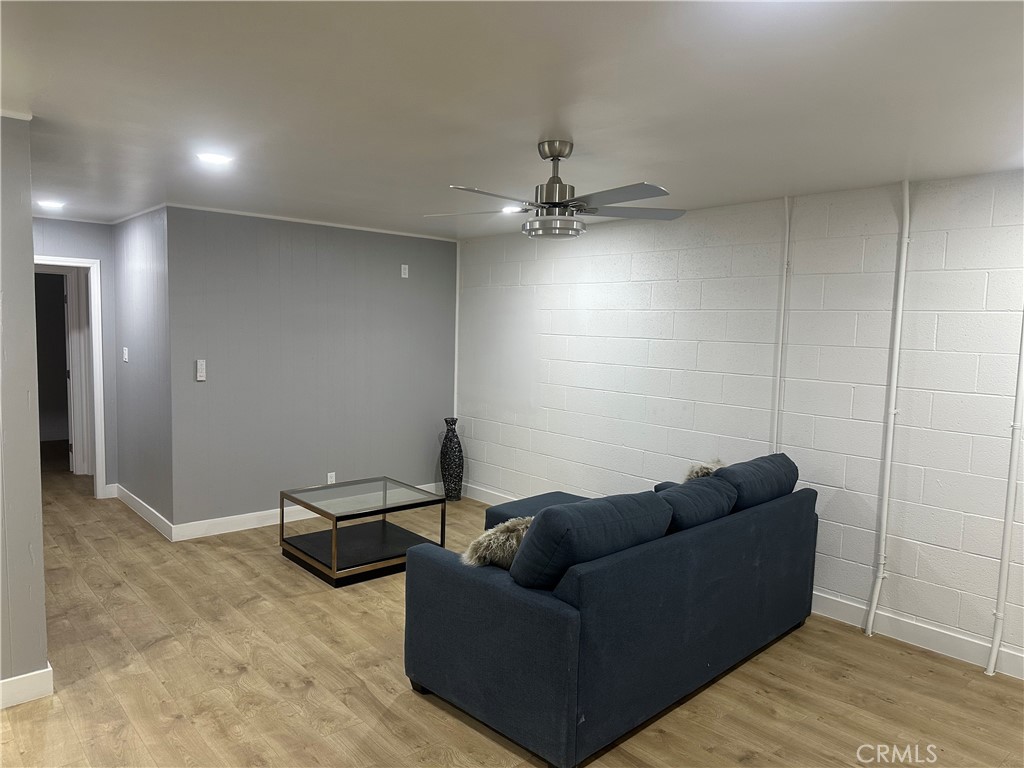 8420 S San Pedro Street