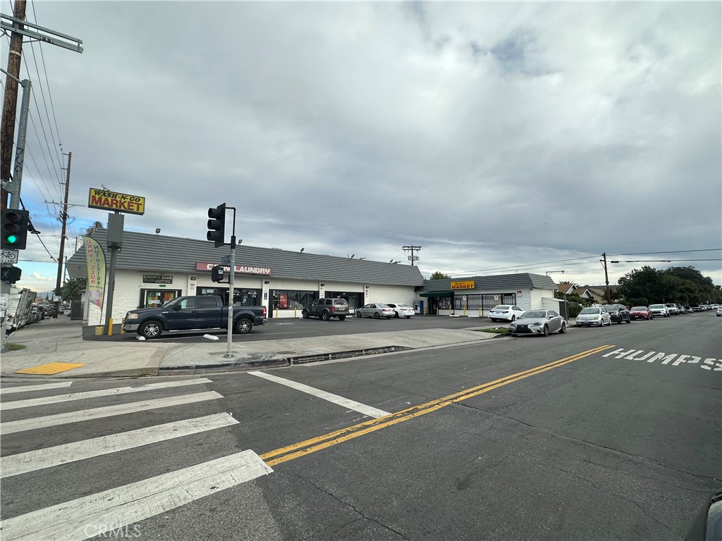 8420 S San Pedro Street