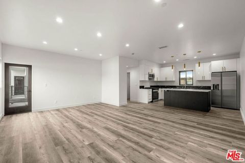 Photo of 1920 S Sherbourne Drive #1922, Los Angeles, CA 90034 (MLS # 26653823)