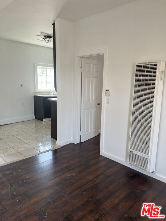 One Bedroom, one bathroom apartmentBright, second floor, easy access to the street and transportation.