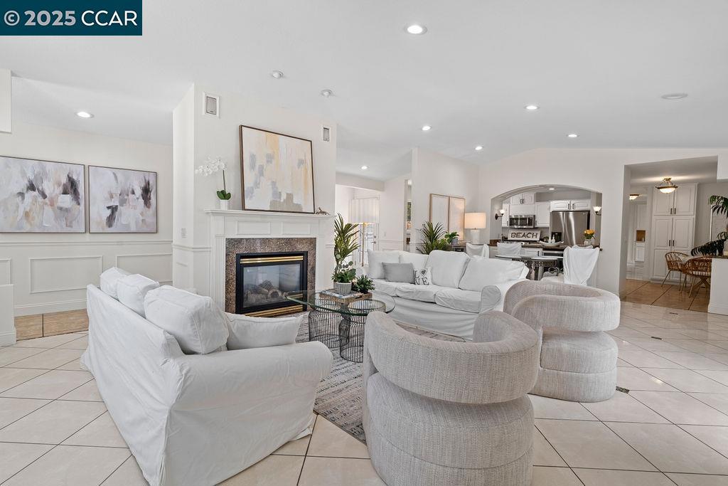 Properties 4 11 Rudgear Dr