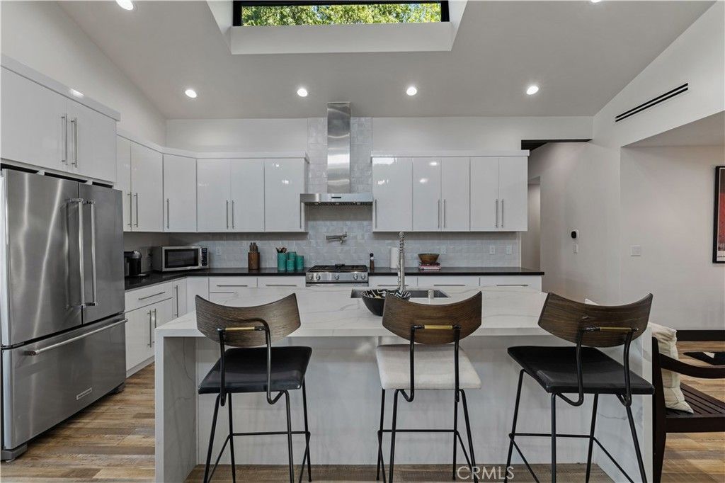 Photo of 17929 Martha Street, Encino, CA 91316 (MLS # SR26081682)