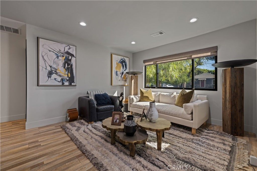 Photo of 17929 Martha Street, Encino, CA 91316 (MLS # SR26081682)