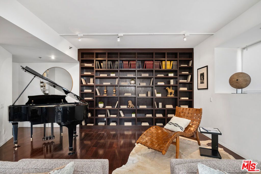 Photo of 10550 Wilshire Boulevard #305, Los Angeles, CA 90024 (MLS # 25575131)