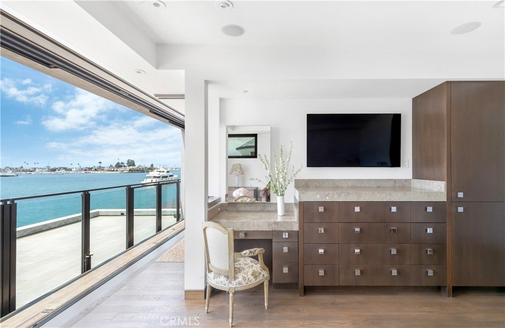 8 Beacon Bay, Newport Beach CA 92660 - Photo 24