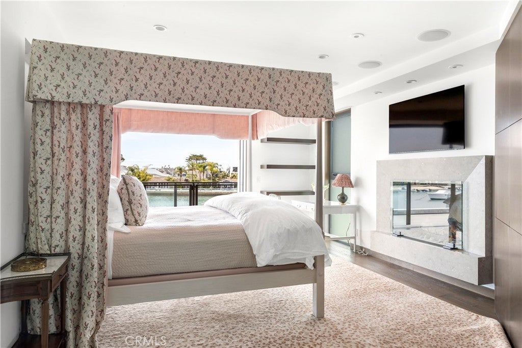 8 Beacon Bay, Newport Beach CA 92660 - Photo 21