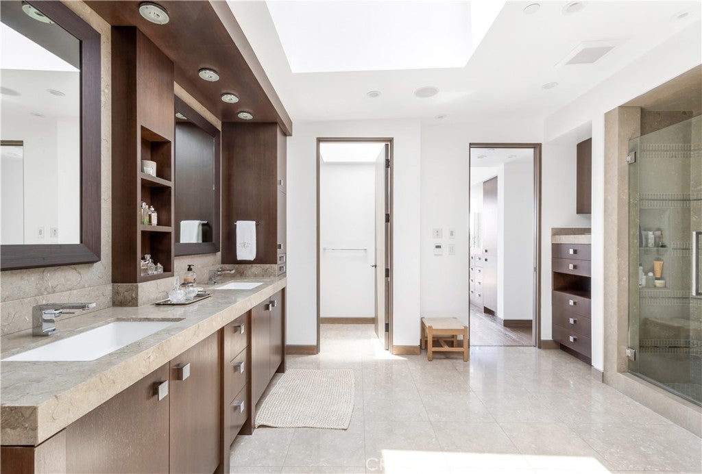 8 Beacon Bay, Newport Beach CA 92660 - Photo 28