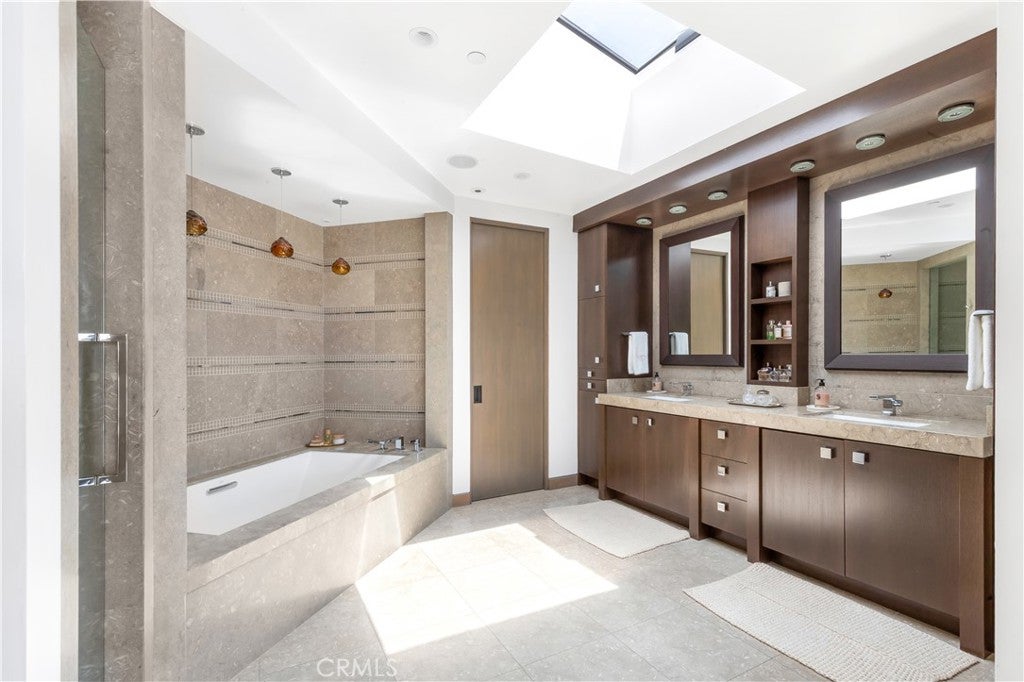 8 Beacon Bay, Newport Beach CA 92660 - Photo 25