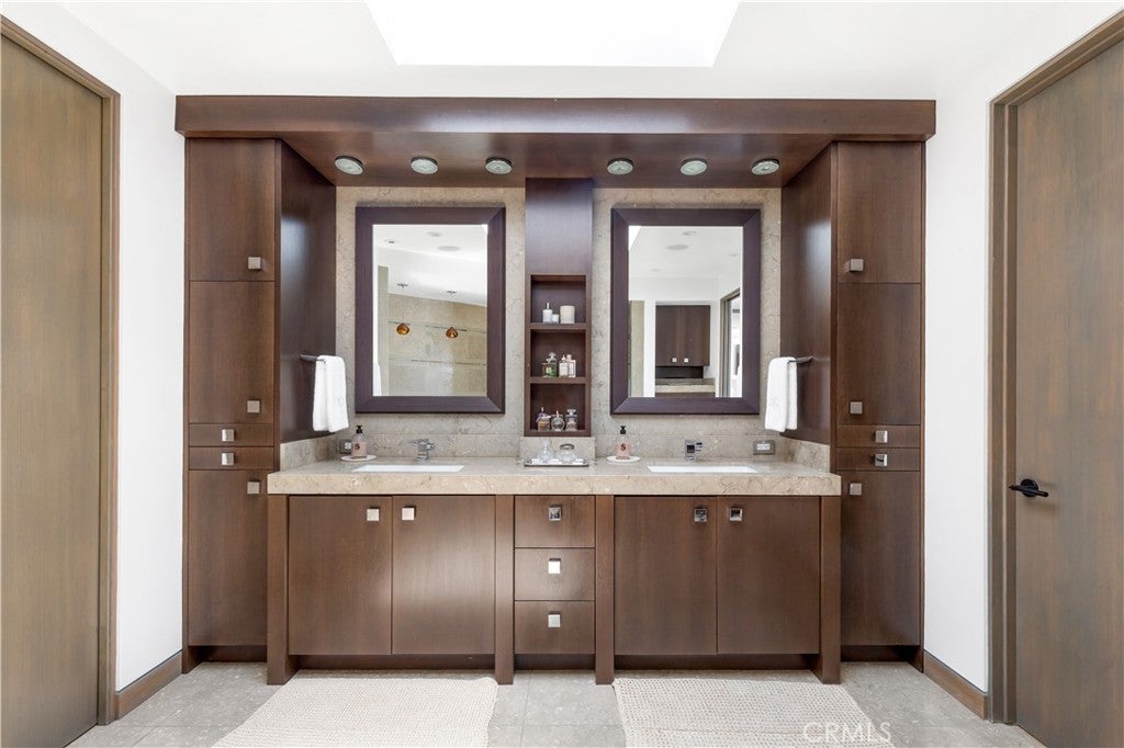 8 Beacon Bay, Newport Beach CA 92660 - Photo 26