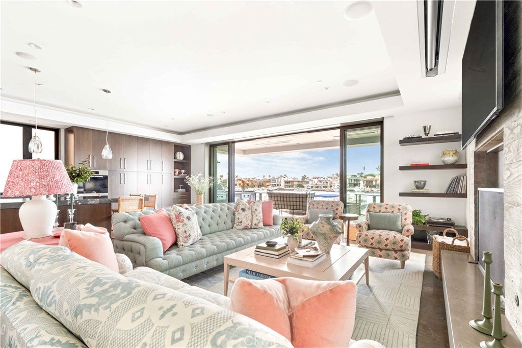 8 Beacon Bay, Newport Beach CA 92660 - Photo 8