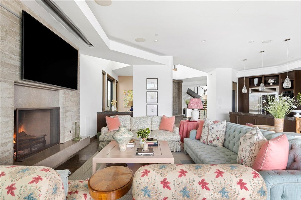 8 Beacon Bay, Newport Beach CA 92660 - Photo 6