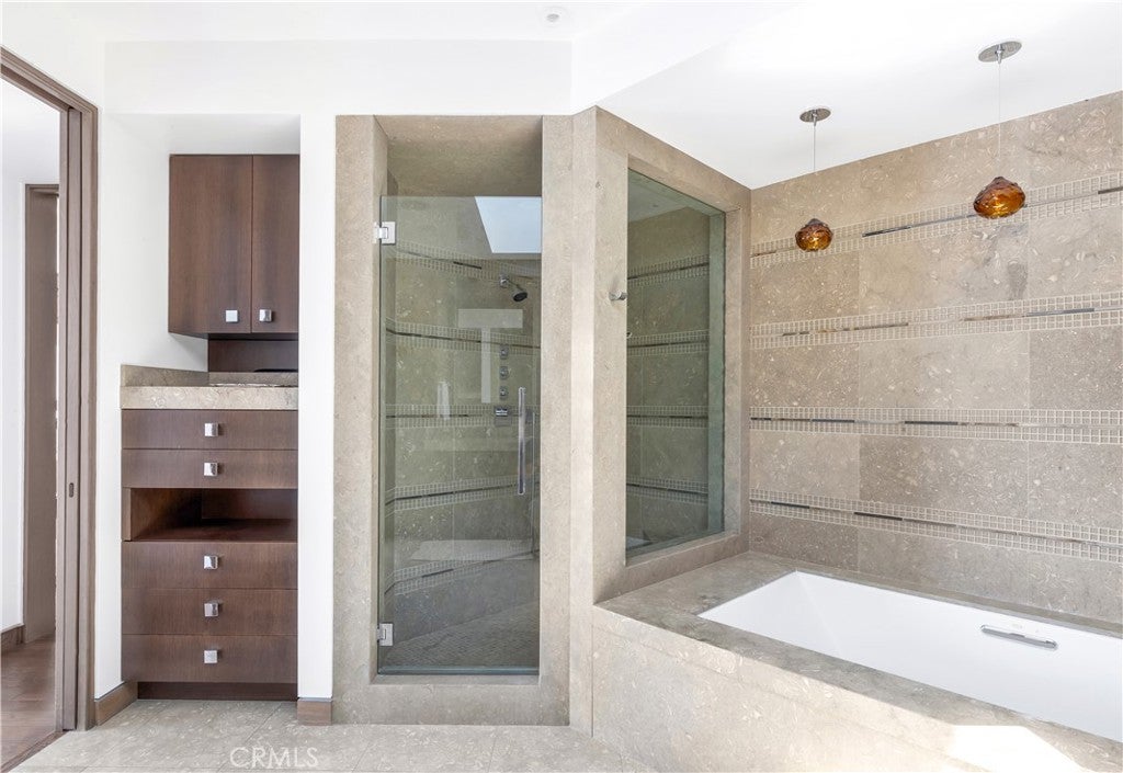 8 Beacon Bay, Newport Beach CA 92660 - Photo 27