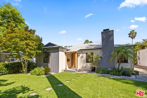 Photo of 11023 Kling Street, Toluca Lake, CA 91602 (MLS # 26984743)
