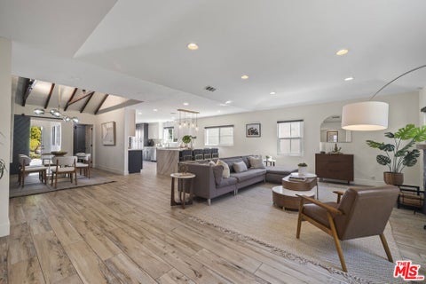 Photo of 11023 Kling Street, Toluca Lake, CA 91602 (MLS # 26984743)