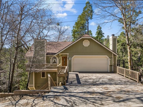 Photo of 27391 Peninsula Dr, Lake Arrowhead, CA 92352 (MLS # IG26064443)