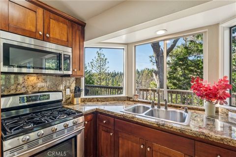 Photo of 27391 Peninsula Dr, Lake Arrowhead, CA 92352 (MLS # IG26064443)