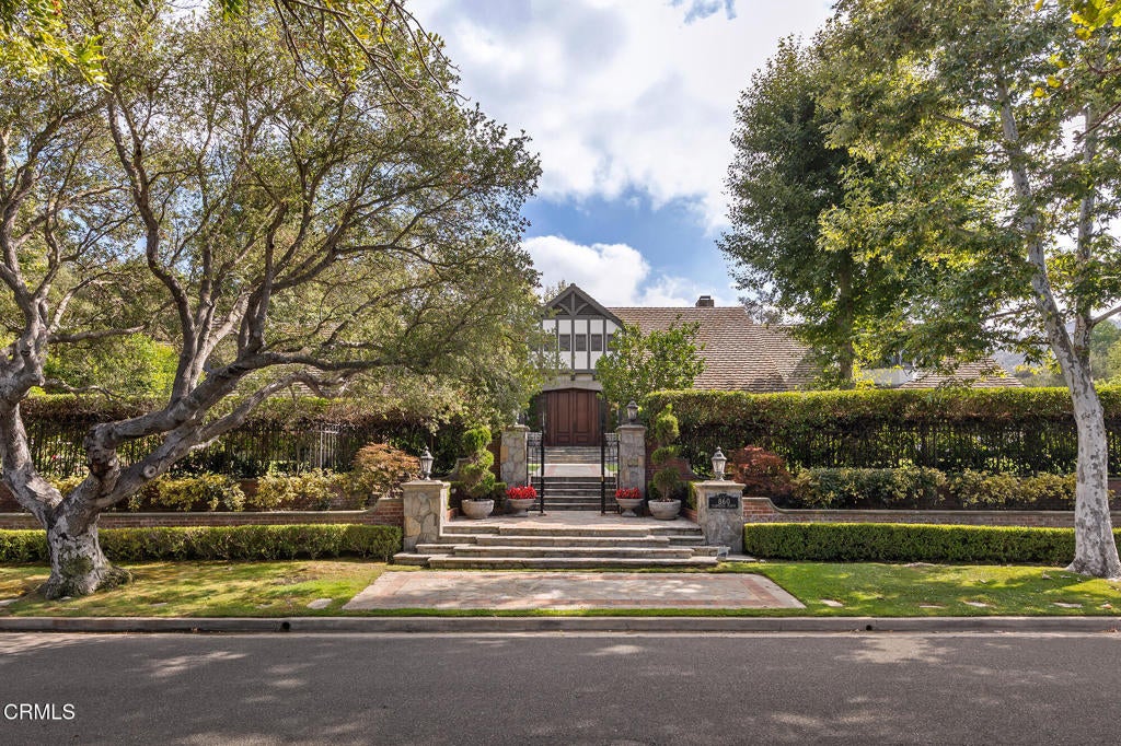 860 Flintridge Avenue
