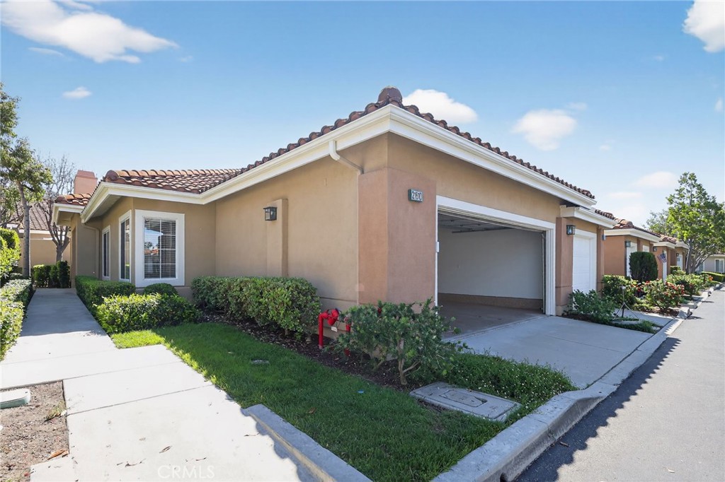 21610 Paseo Venezia