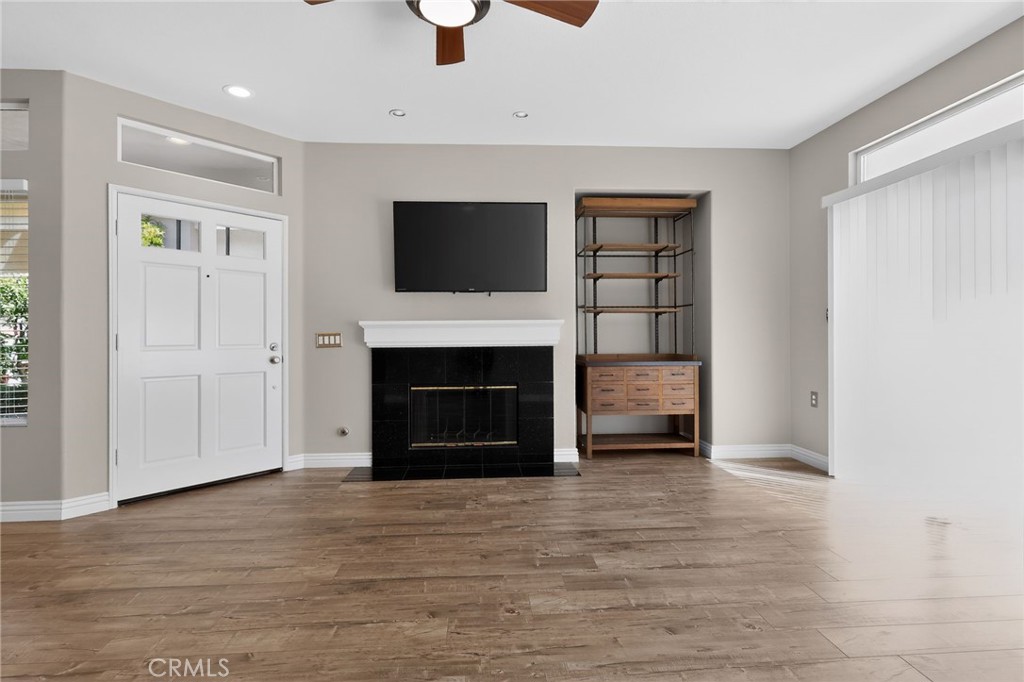 21610 Paseo Venezia