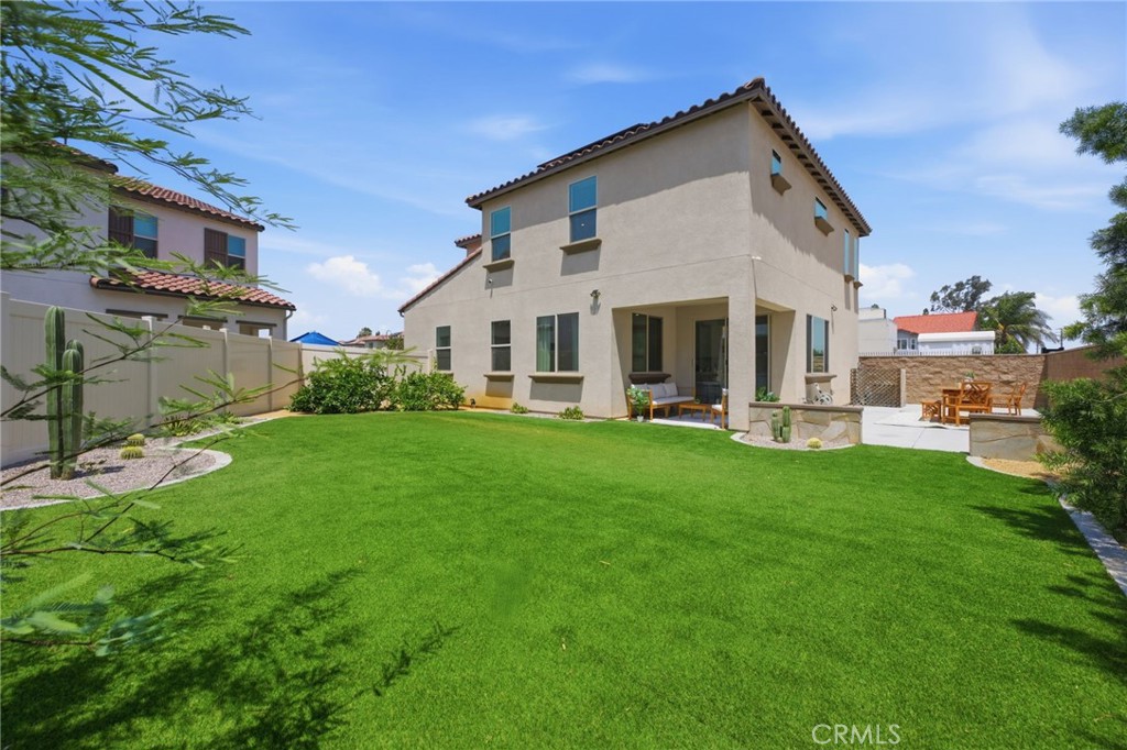 1517 E Laurelwood
