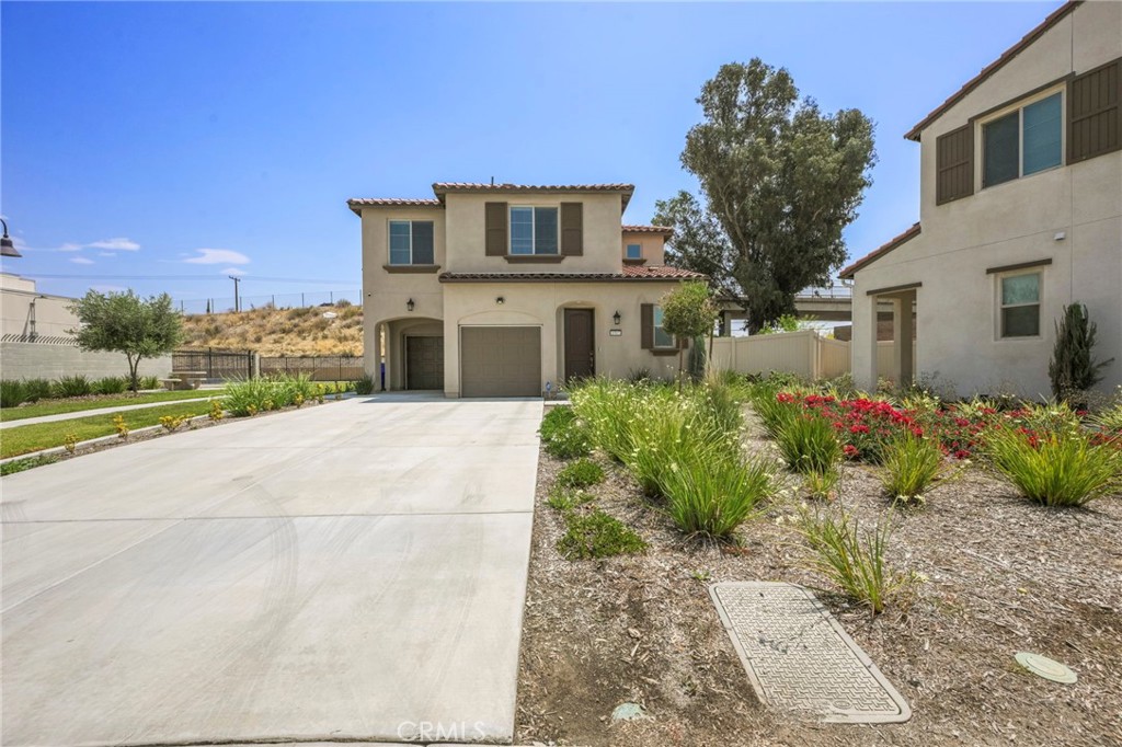 1517 E Laurelwood