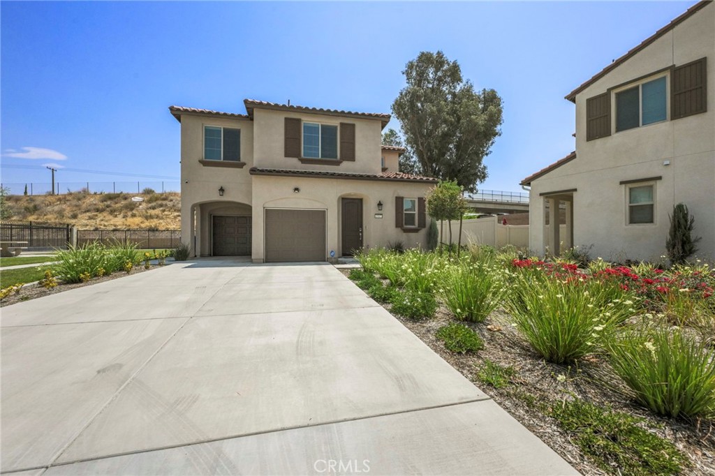 1517 E Laurelwood