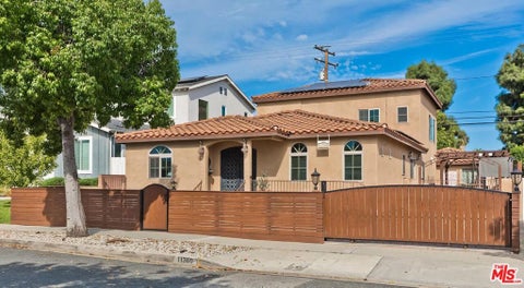 Photo of 11360 Segrell Way, Culver City, CA 90230 (MLS # 26986011)