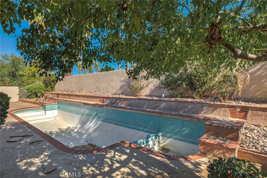 Lake La Quinta (31325) - Residential