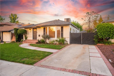 Photo of 5106 Enfield Avenue, Encino, CA 91316 (MLS # SR26201118)