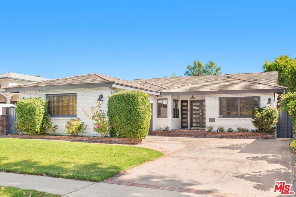 Photo of 6134 Longridge Avenue, Van Nuys, CA 91401 (MLS # 25616409)