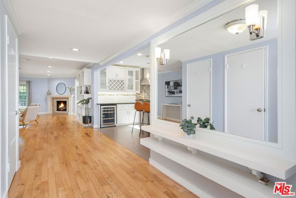 Photo of 6134 Longridge Avenue, Van Nuys, CA 91401 (MLS # 25616409)