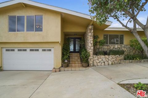 Photo of 7132 Macapa Drive, Los Angeles, CA 90068 (MLS # 26669527)