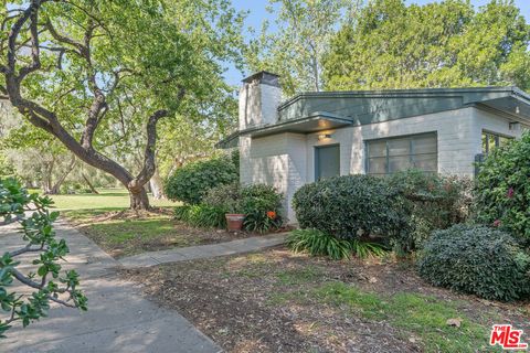 Photo of 5116 Village Grn, Los Angeles, CA 90016 (MLS # 26664741)