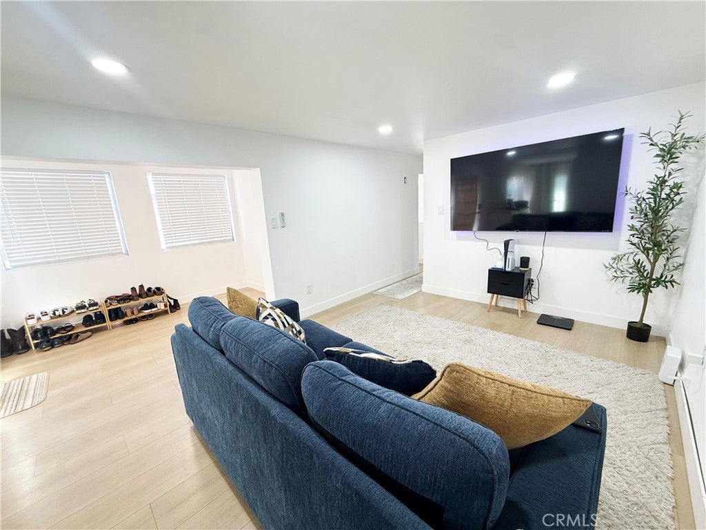 2767 W. 1st St. 35