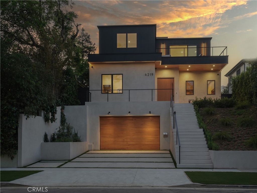 Photo of 4219 Costello Avenue, Sherman Oaks, CA 91423 (MLS # SR25281818)