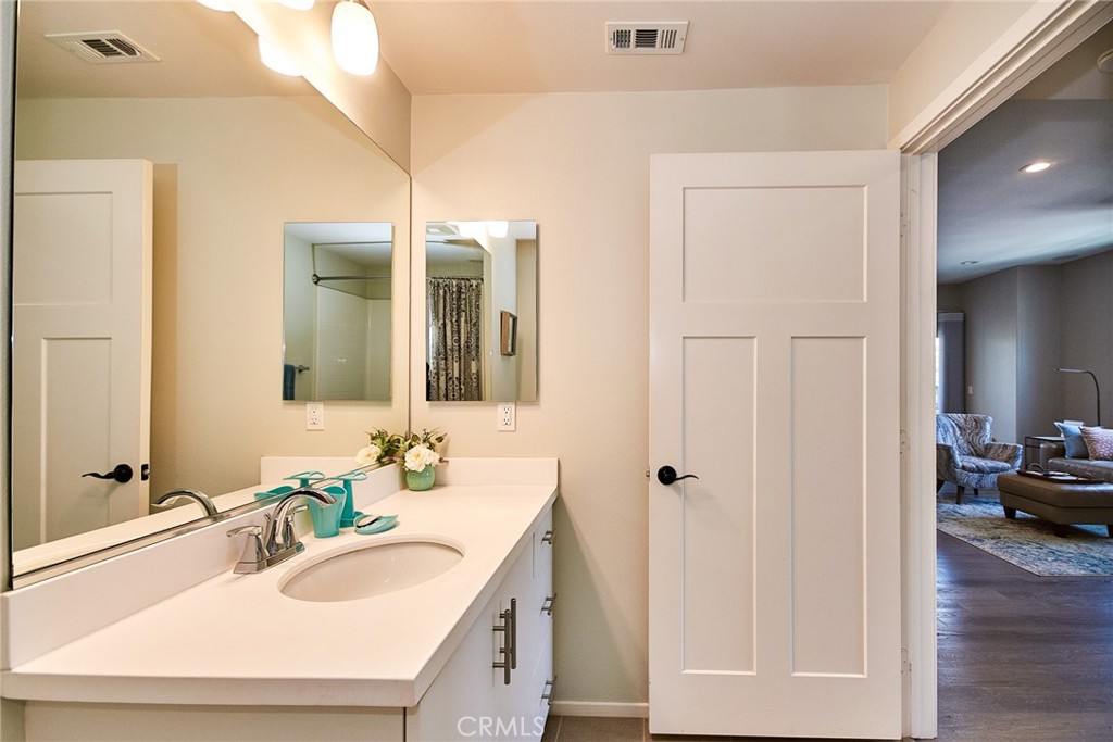 401 S Anaheim Boulevard 7